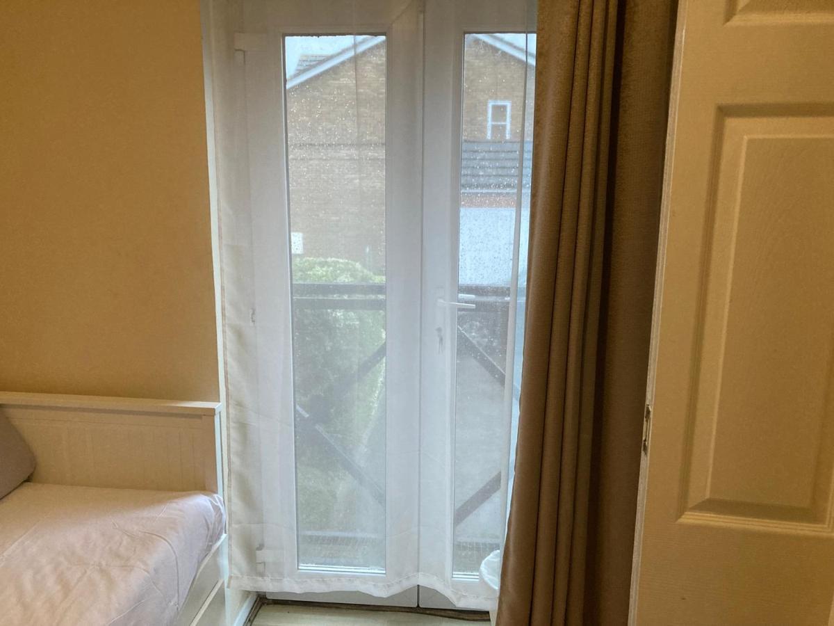 Comfortable Room With Private Balcony And Shared House ลอนดอน ภายนอก รูปภาพ